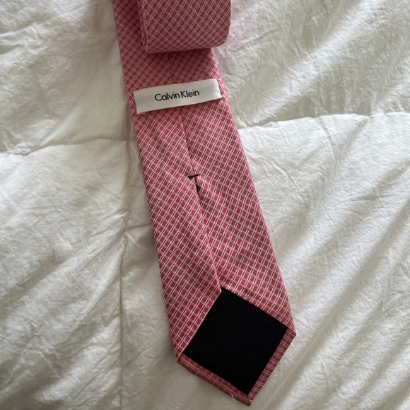 CALVIN KLEIN 100% Silk Tie - Picture 2 of 6